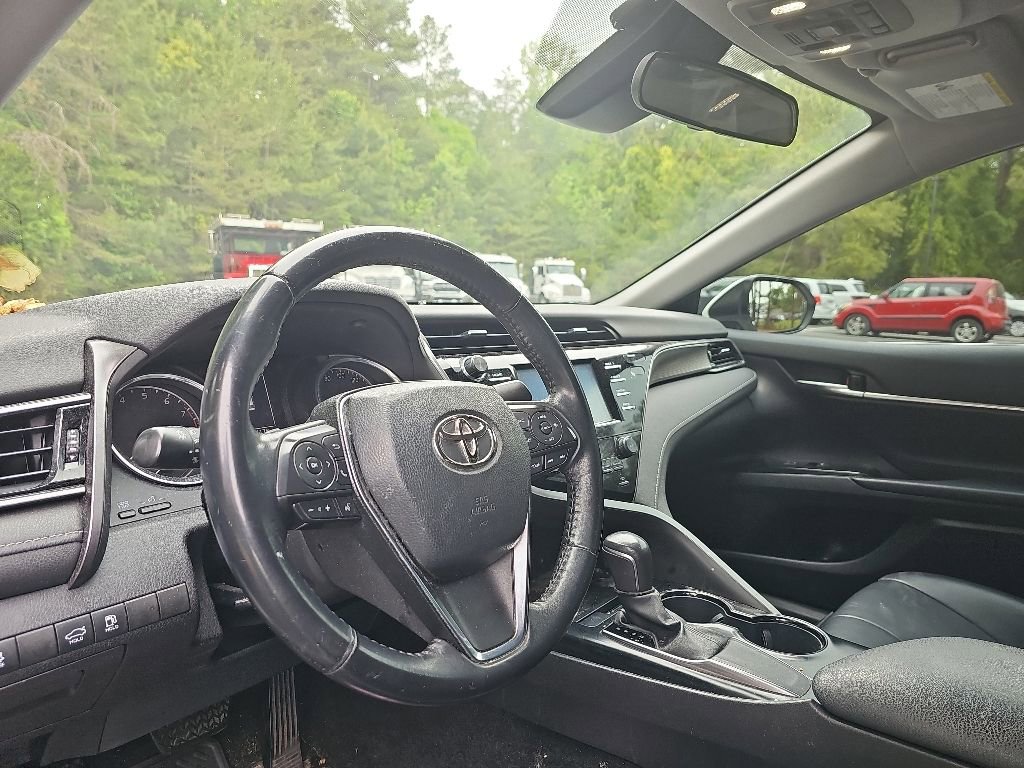 Used 2020 Toyota Camry SE FWD image 9