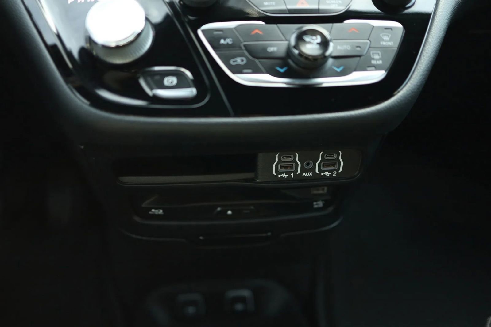 Used 2021 Chrysler Pacifica Touring w/ Uconnect Theater Family Group image 28