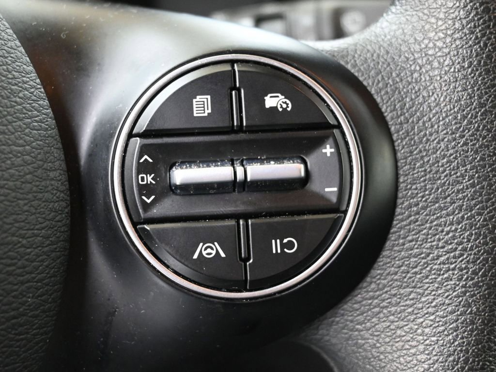 Used 2025 Kia Soul LX w/ LX Technology Package FWD image 24