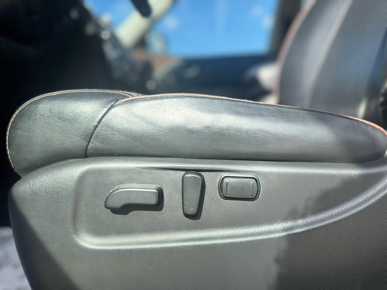 Used 2018 Nissan Armada SL image 37