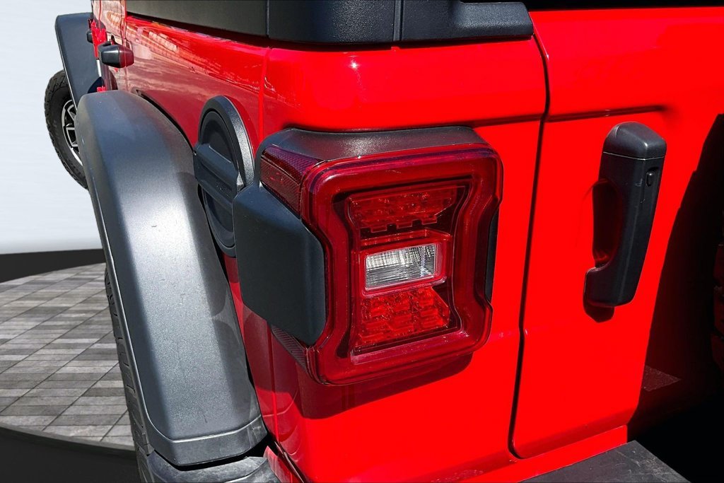 Certified 2025 Jeep Wrangler Unlimited Rubicon w/ Convenience Group AWD/4WD image 30