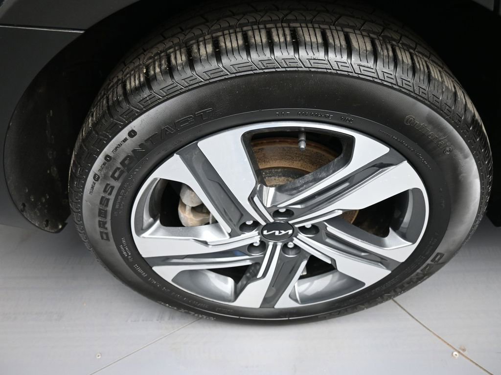 Certified 2023 Kia Sorento EX image 12