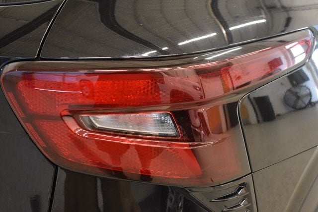 Used 2025 Chevrolet Trax LT FWD image 12