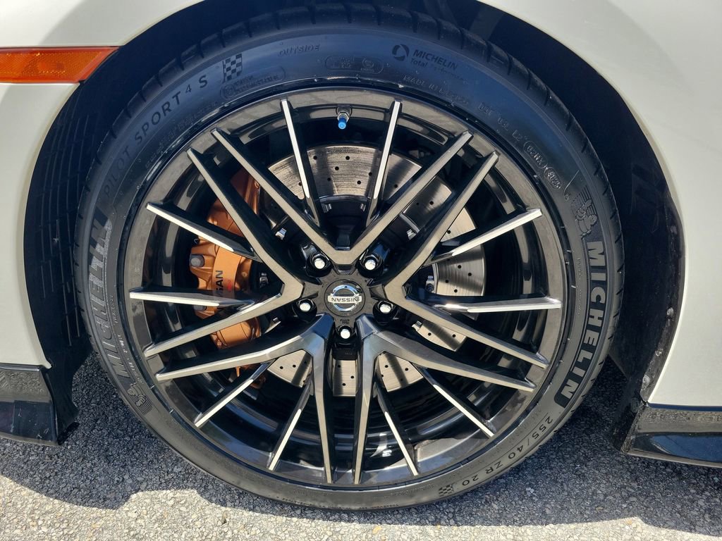 Used 2021 Nissan GT-R Premium image 10