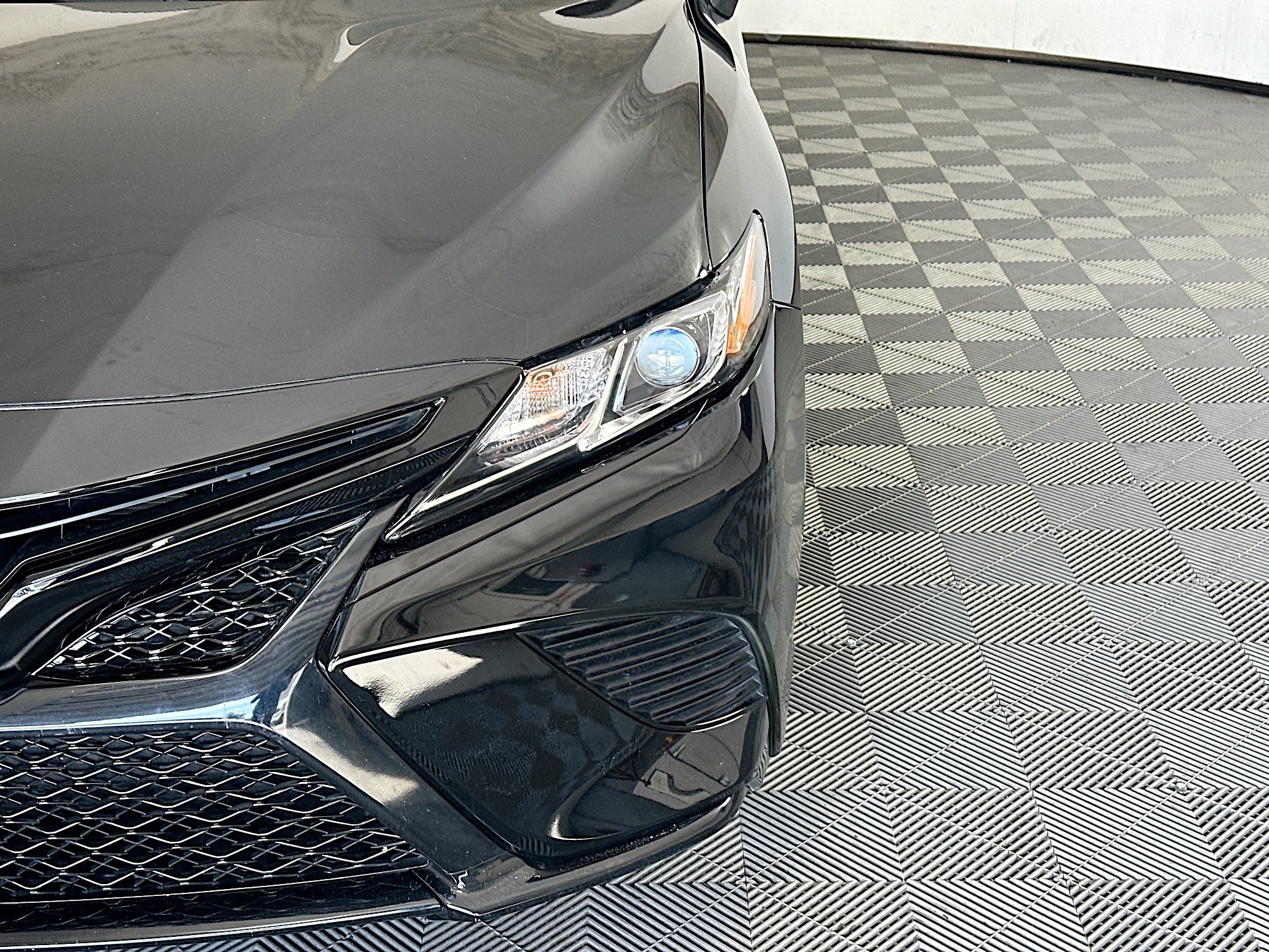 Used 2020 Toyota Camry SE FWD image 9