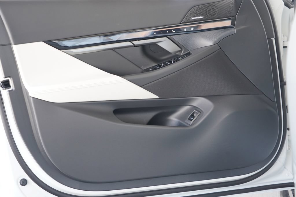 New 2027 BMW 530i w/ M Sport Package RWD image 9