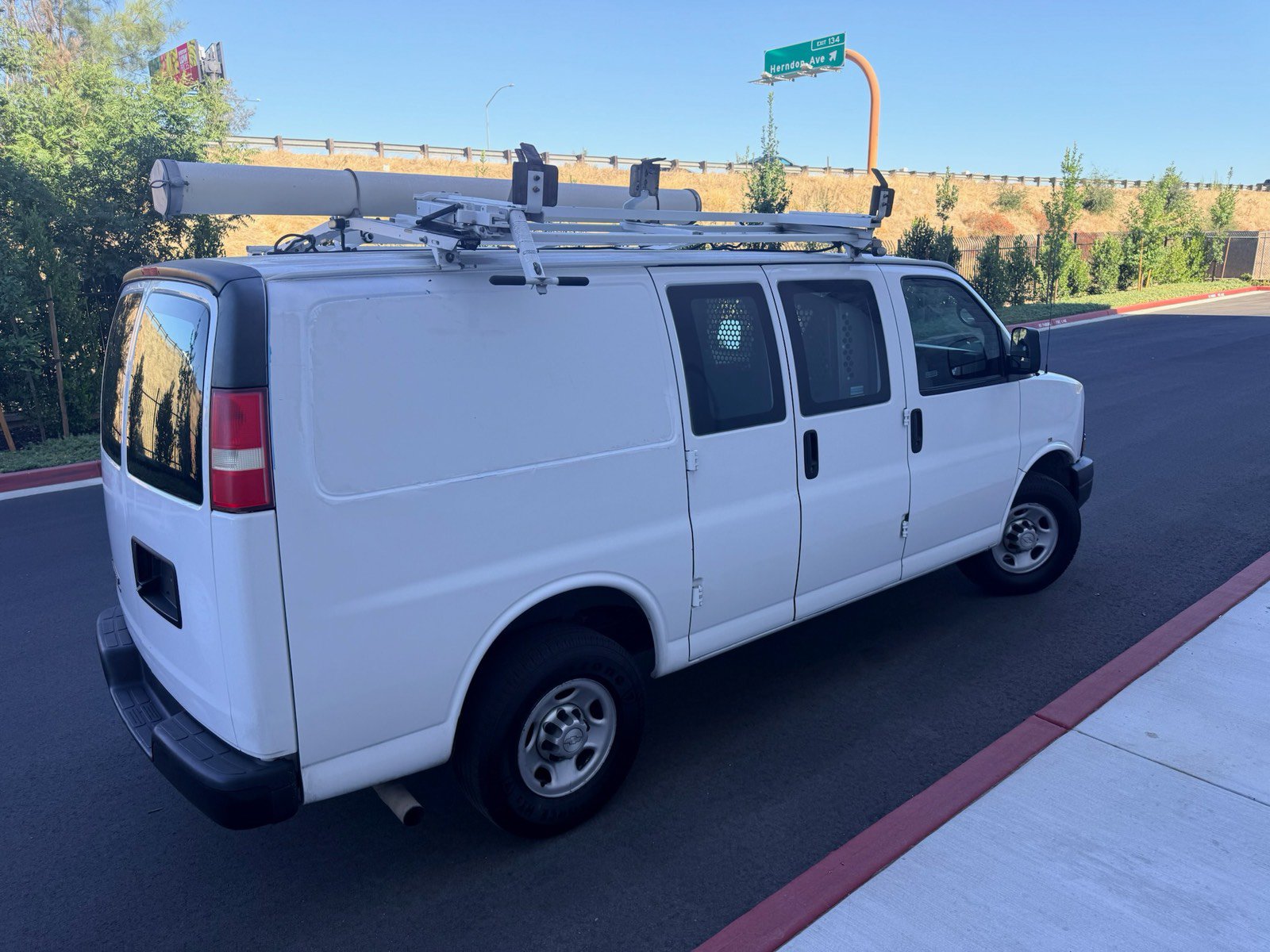 Used 2015 Chevrolet Express 2500 RWD image 37