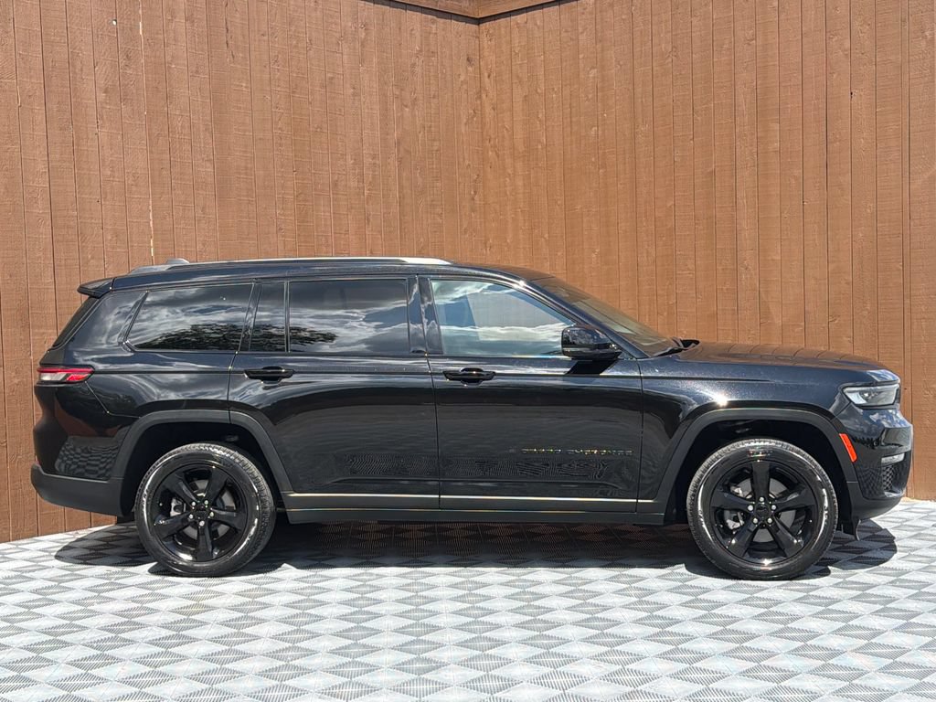 Used 2024 Jeep Grand Cherokee L Limited w/ Black Appearance Package AWD/4WD image 15