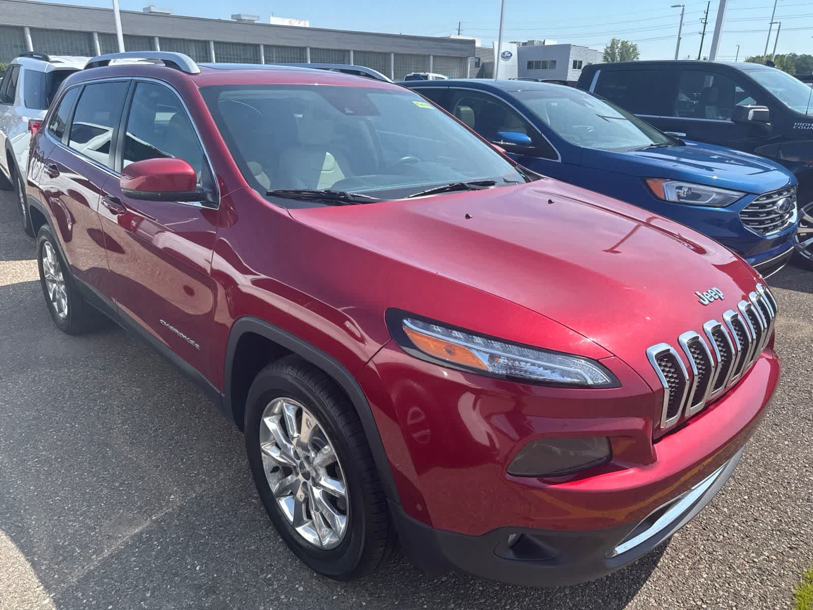 Used 2016 Jeep Cherokee Limited w/ Luxury Group AWD/4WD image 26