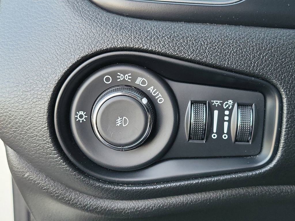 Certified 2023 Jeep Renegade Limited AWD/4WD image 12