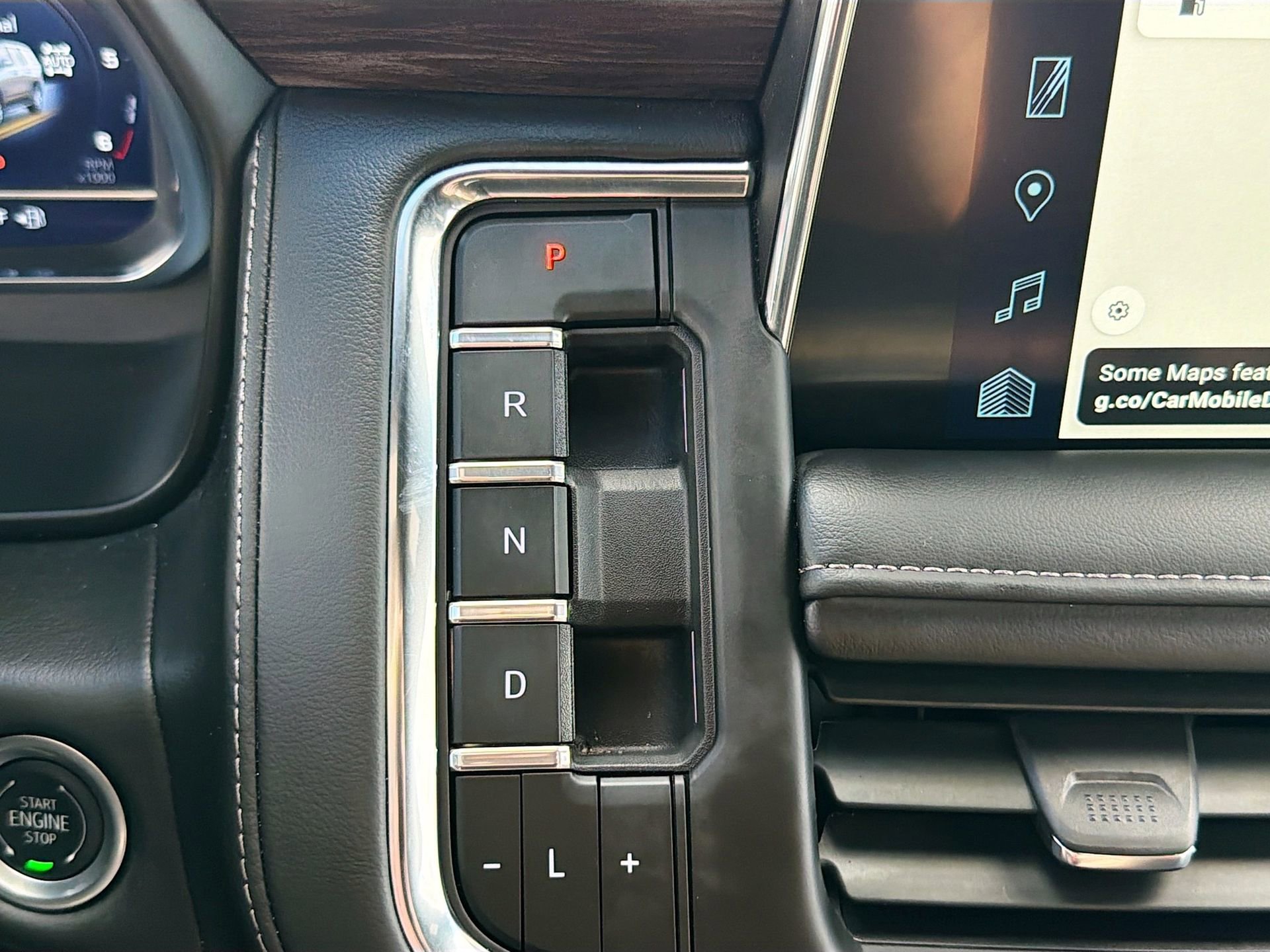 Used 2024 Chevrolet Suburban Z71 w/ Luxury Package image 32