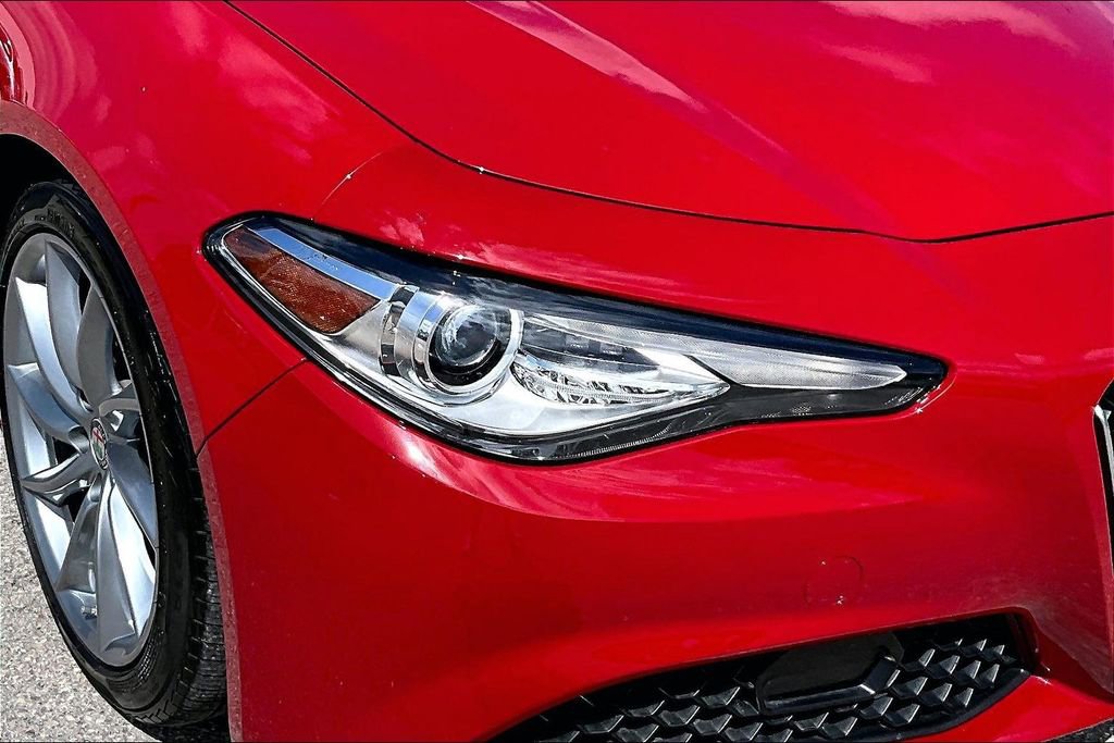 Used 2018 Alfa Romeo Giulia image 12