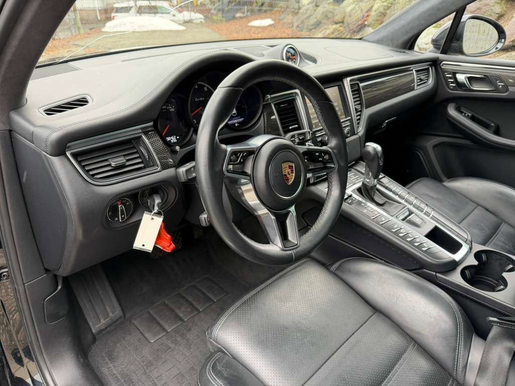 Used 2016 Porsche Macan Turbo image 14