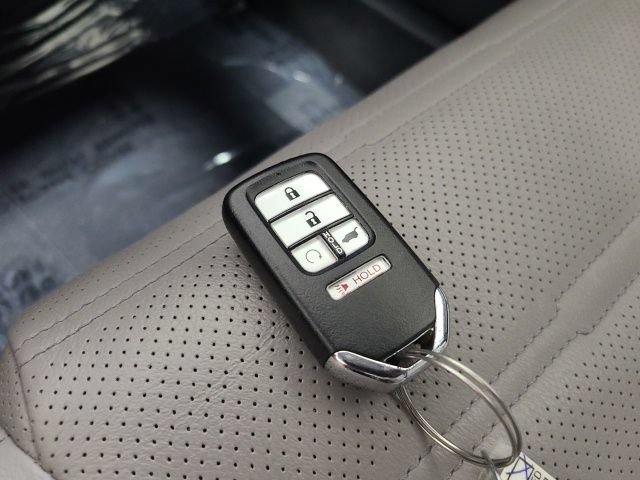 Used 2020 Honda CR-V Touring image 37