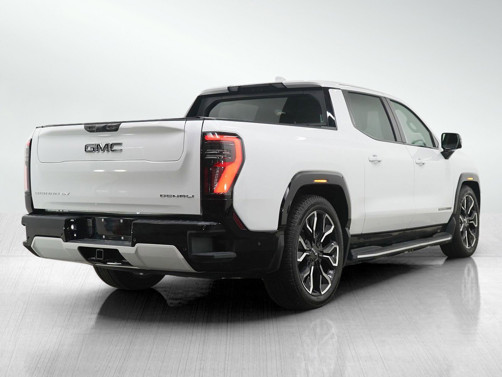 Used 2025 GMC Sierra EV Denali AWD/4WD image 5