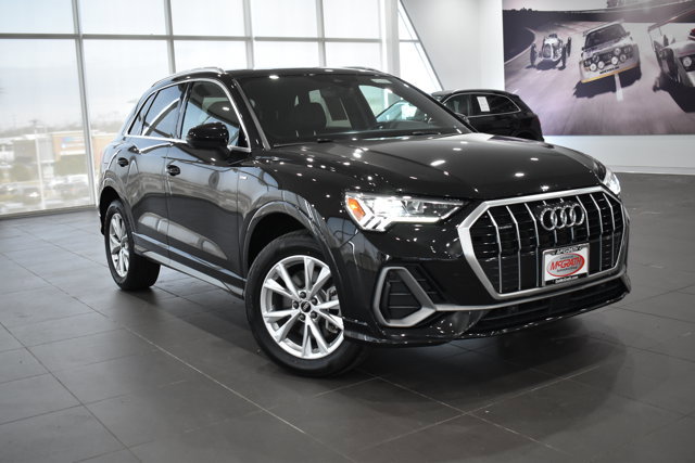 Used 2022 Audi Q3 2.0T Premium Plus w/ Premium Plus Package image 37