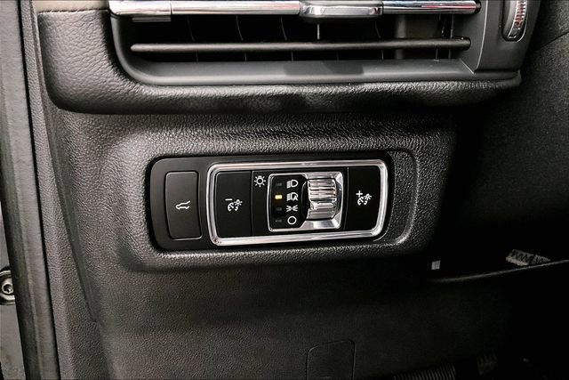 Used 2023 Lincoln Corsair Reserve w/ Equipment Group 201A AWD/4WD image 32
