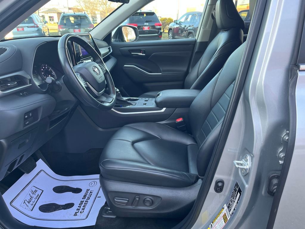 Certified 2024 Toyota Highlander XLE image 11