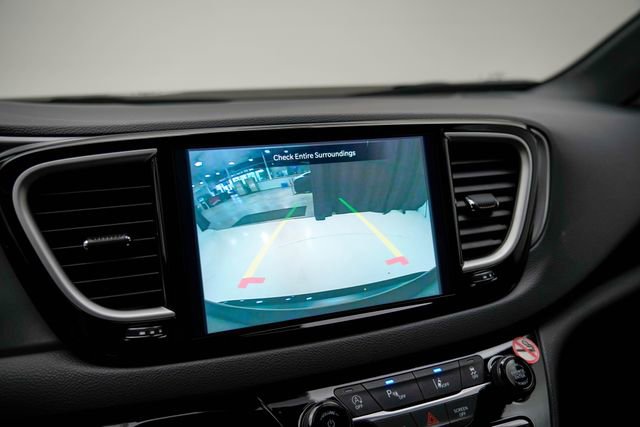 Used 2025 Chrysler Pacifica Select FWD image 21