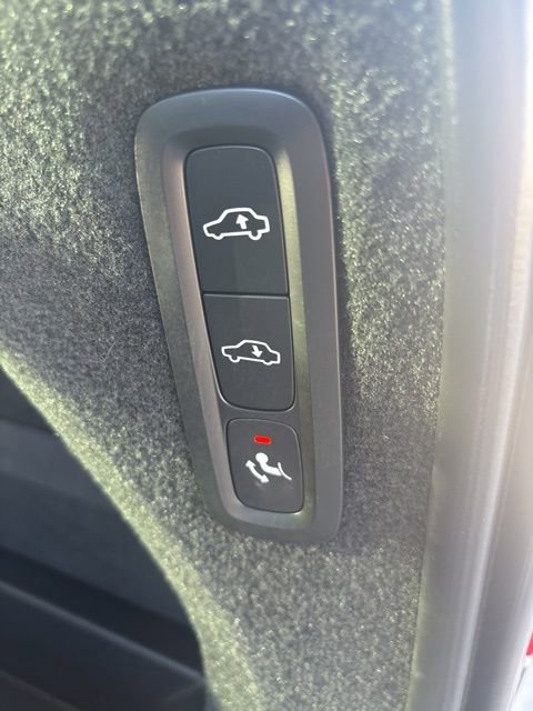 Used 2023 Volvo XC90 T8 Ultimate w/ Lounge Package image 26