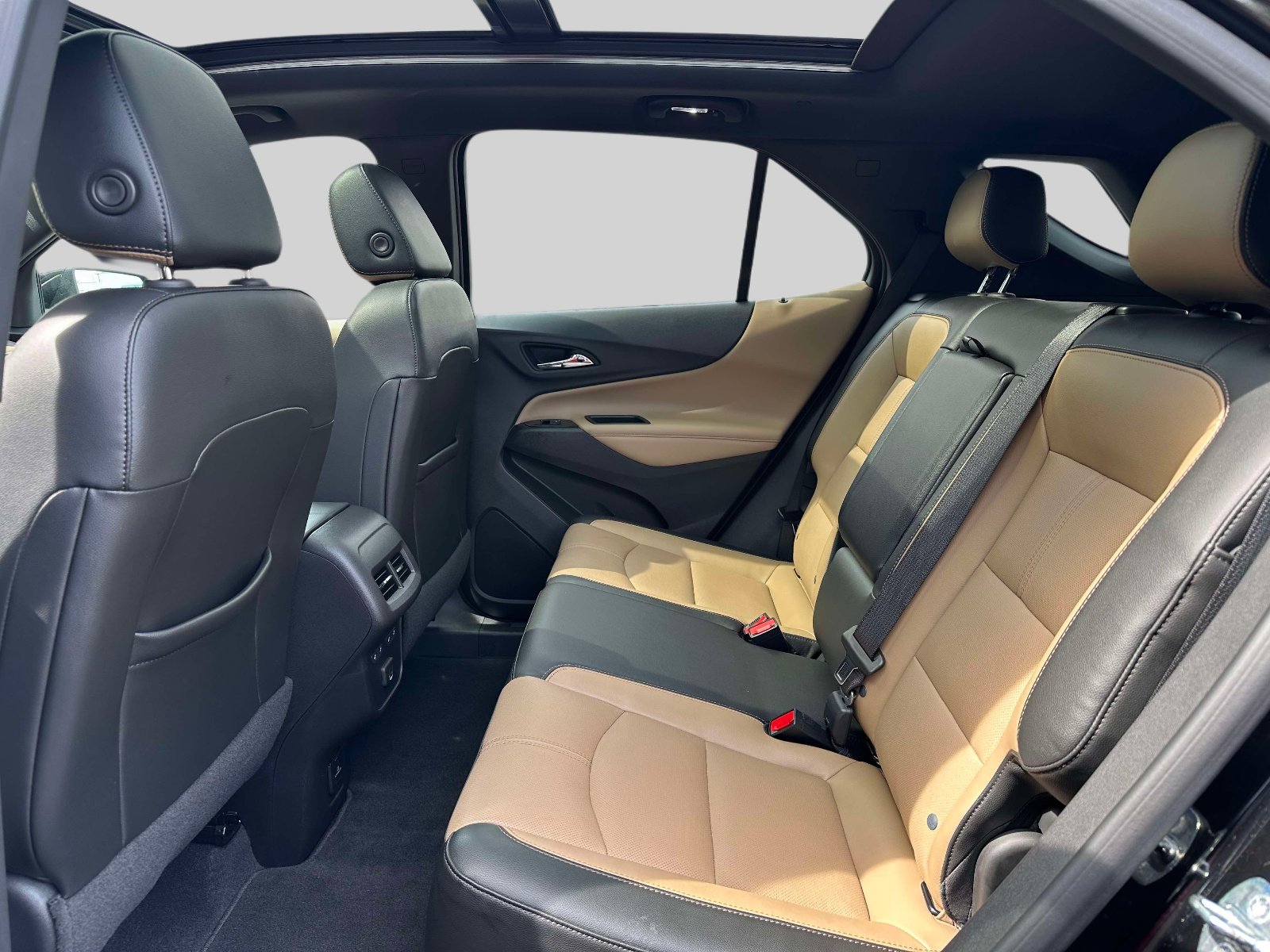 Used 2023 Chevrolet Equinox Premier FWD image 11