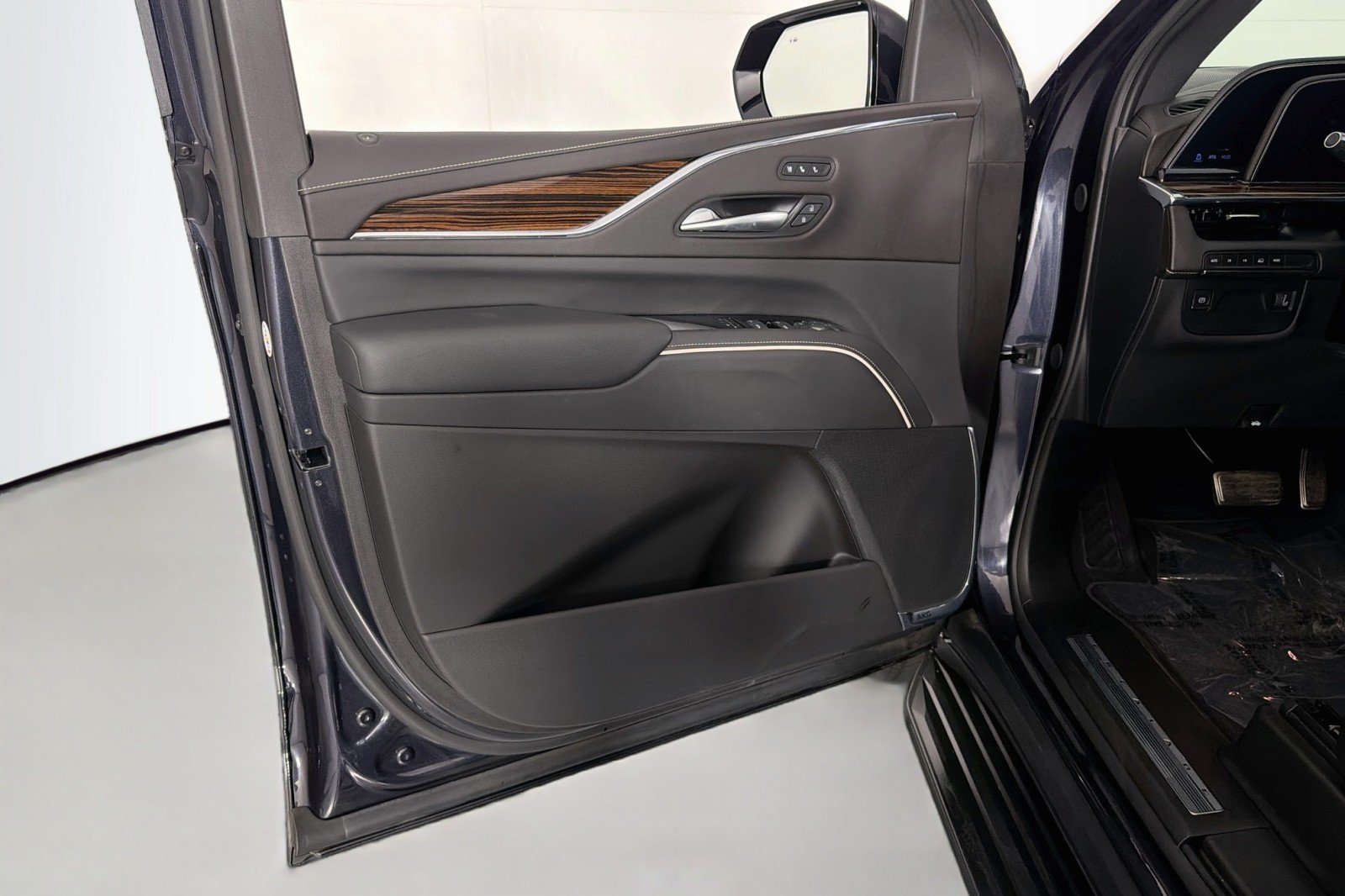 Used 2024 Cadillac Escalade Premium Luxury w/ LPO, Floor Liner Package AWD/4WD image 22