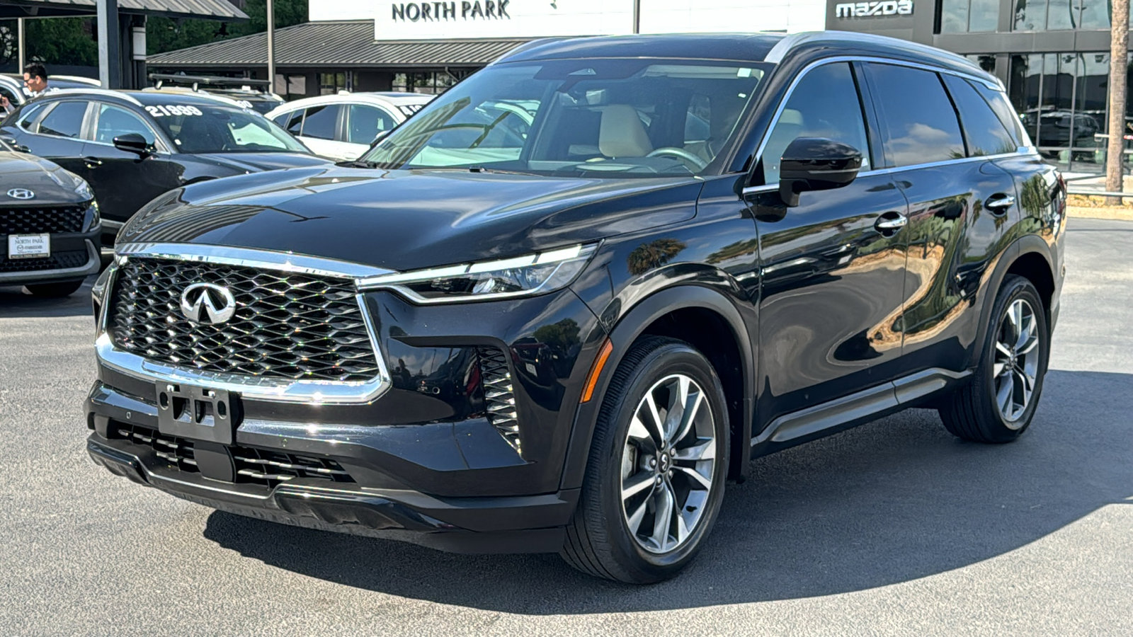 Used 2025 INFINITI QX60 Luxe w/ Vision Package image 4