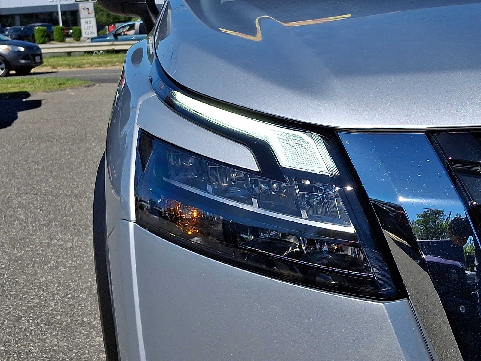 Used 2024 Nissan Pathfinder SV AWD/4WD image 9