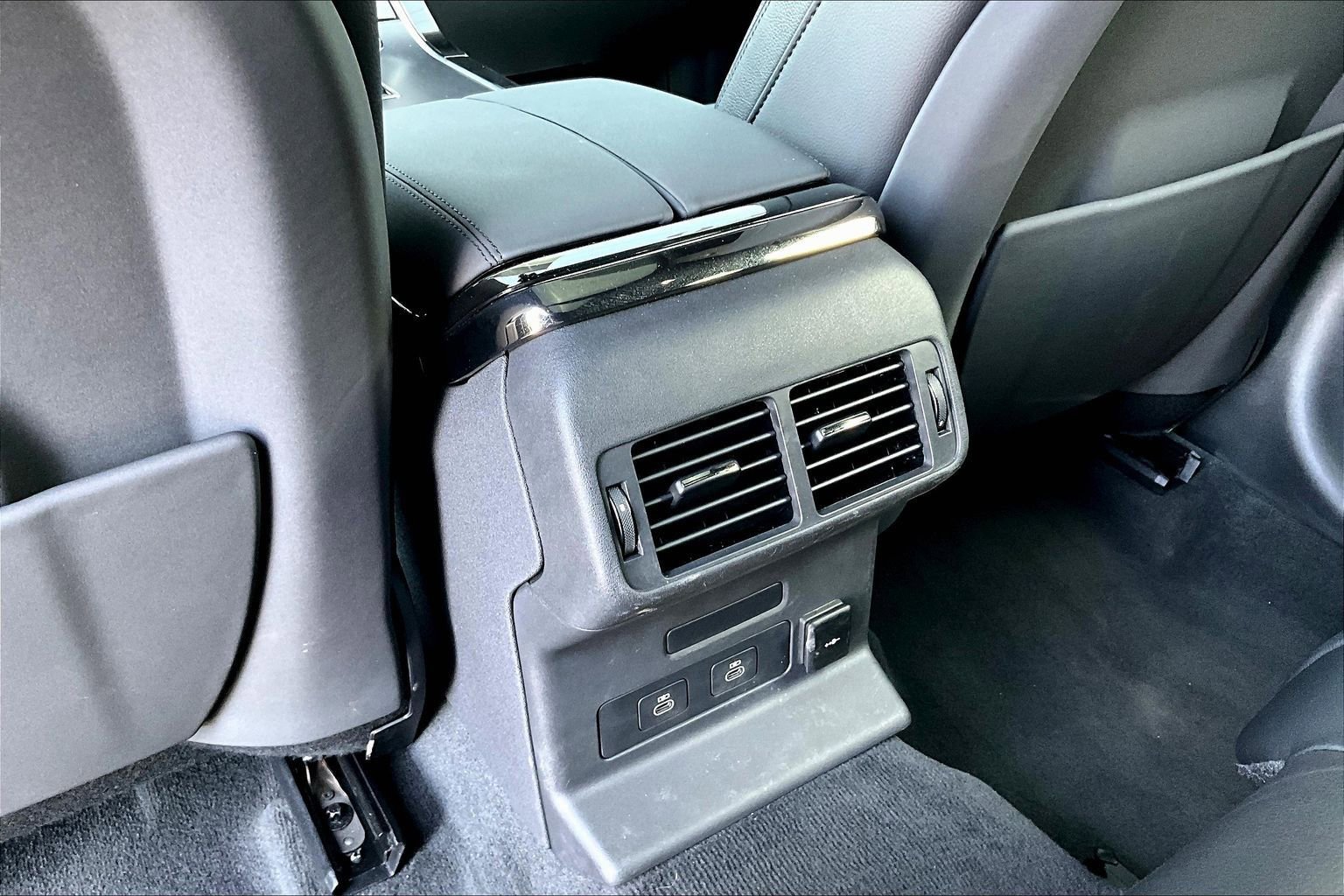 Used 2026 Land Rover Range Rover Velar Dynamic SE image 34