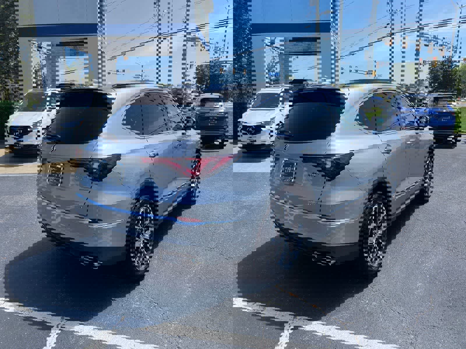 Used 2022 Acura MDX SH-AWD w/ Technology Package image 5