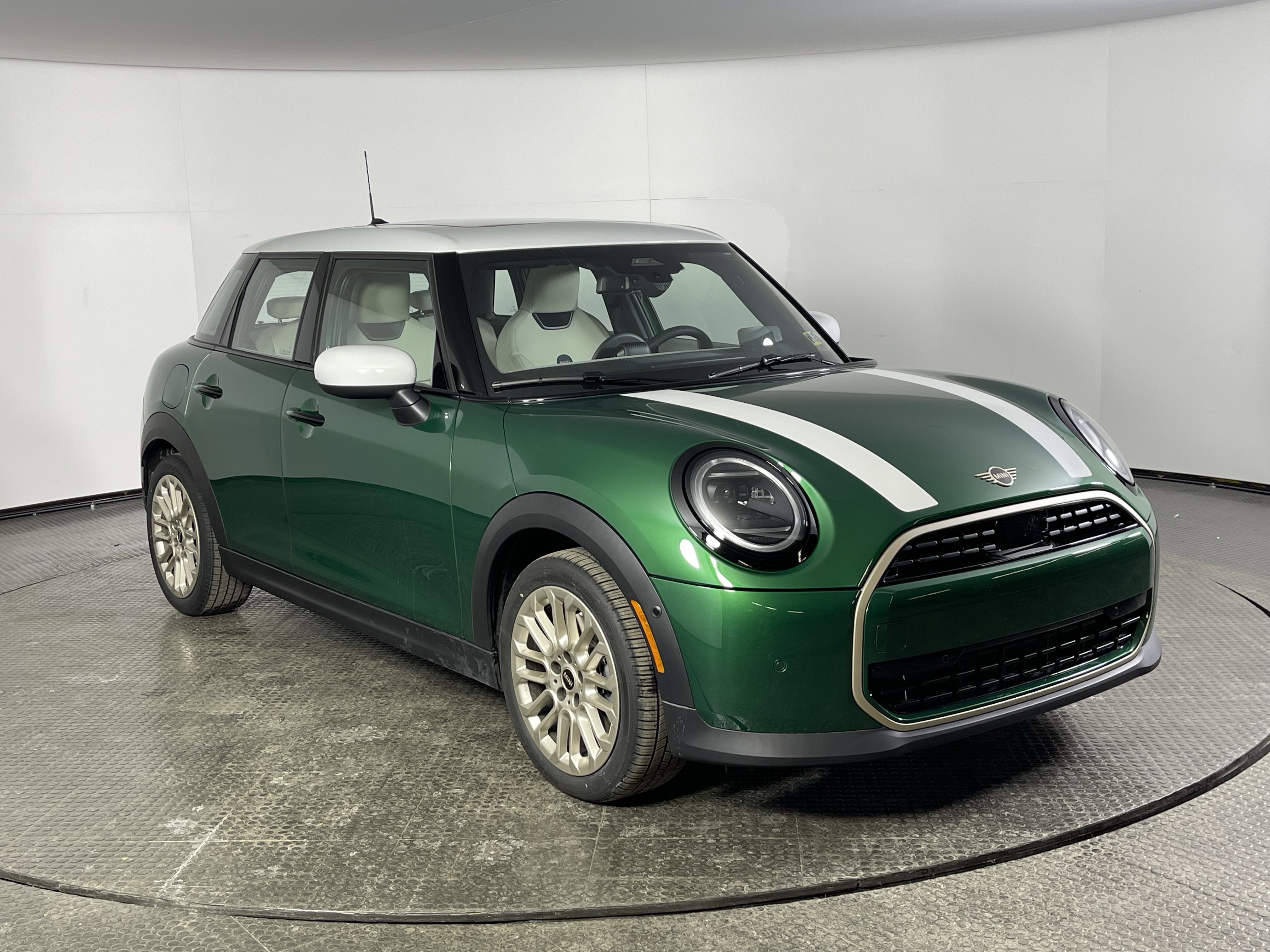 Used 2026 MINI Cooper 4-Door Hardtop image 3
