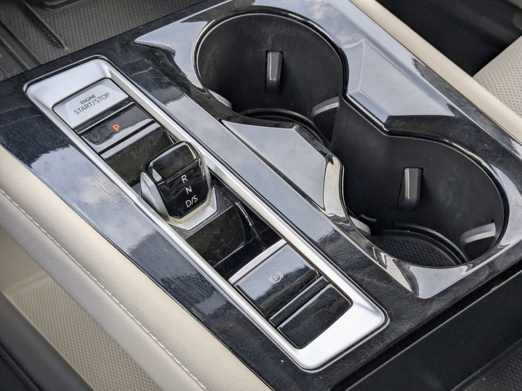 Used 2025 Volkswagen Atlas SE image 19