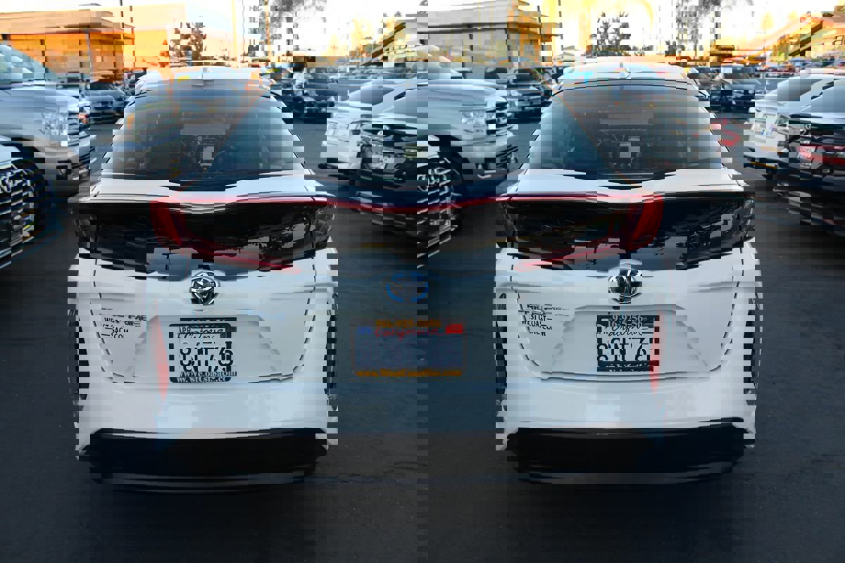 Used 2017 Toyota Prius Prime Premium image 6
