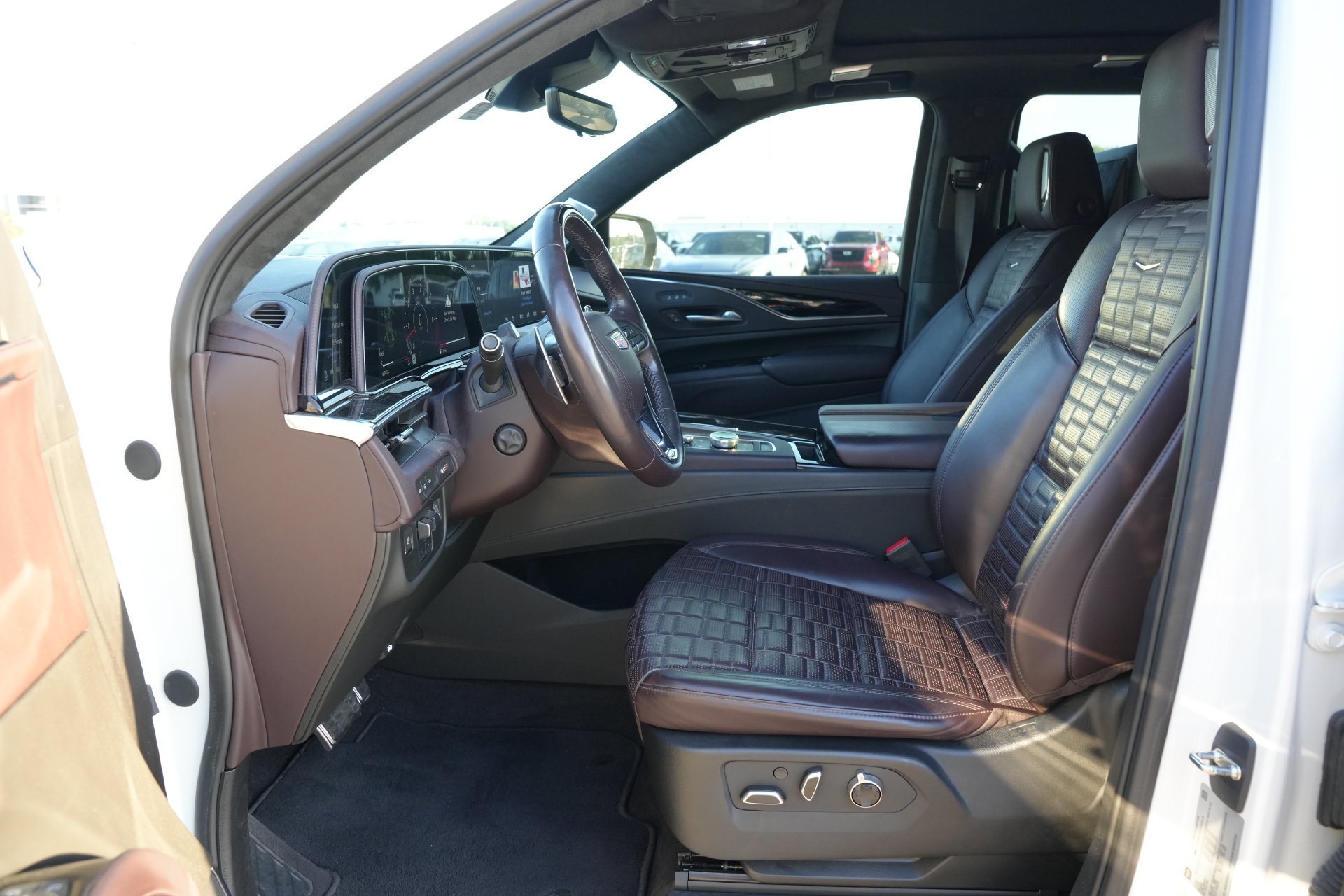 Certified 2023 Cadillac Escalade ESV V w/ LPO, ONYX Package AWD/4WD image 13