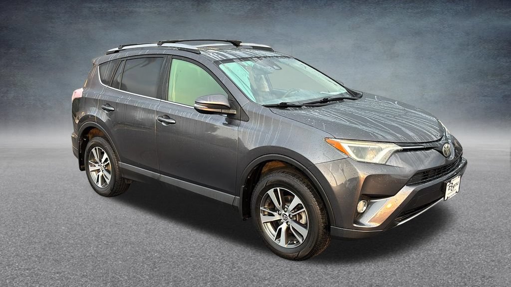 Used 2018 Toyota RAV4 XLE AWD/4WD image 3