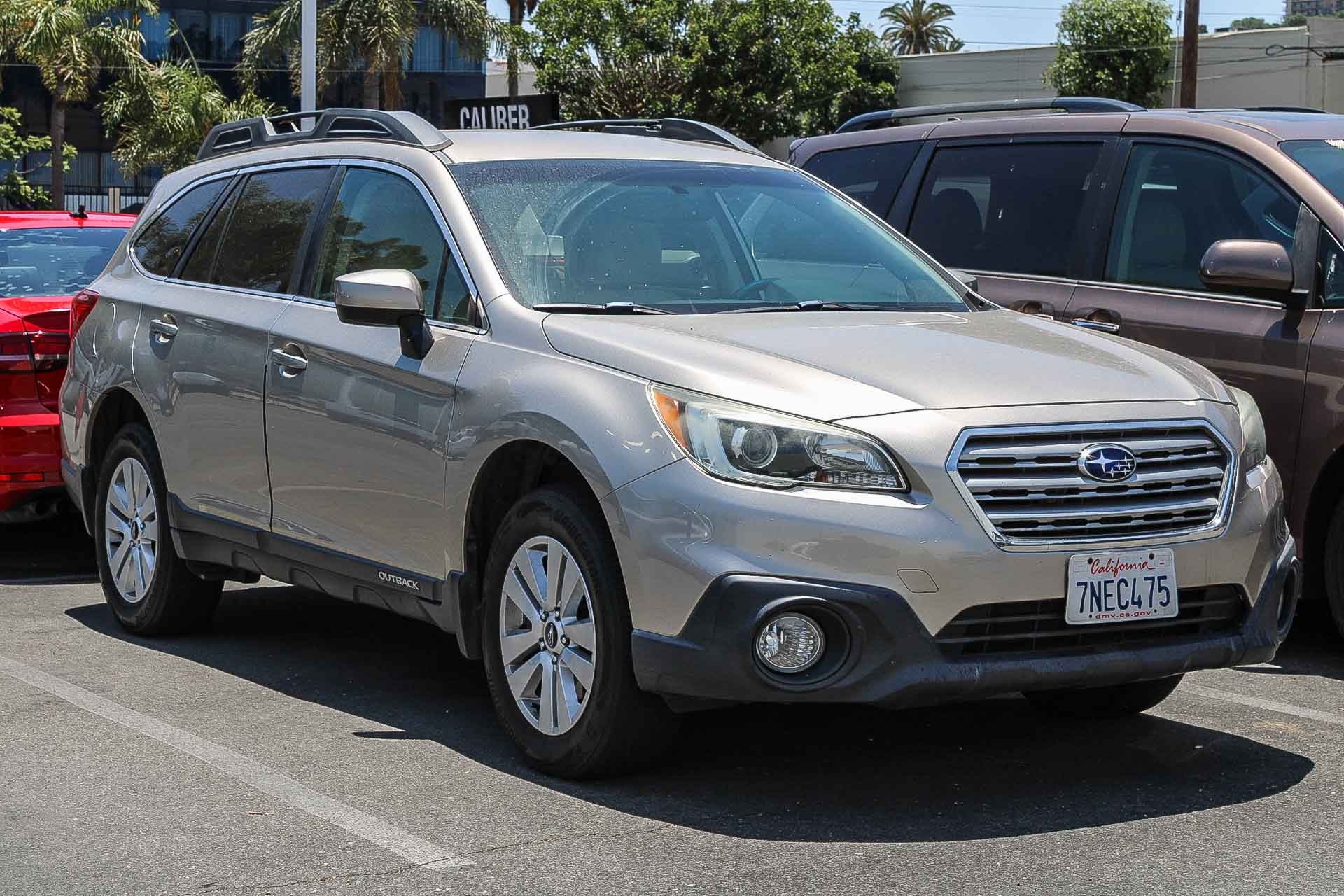 Used 2016 Subaru Outback 2.5i Premium AWD/4WD image 3
