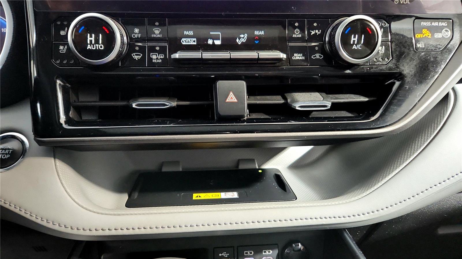 Used 2023 Toyota Highlander Limited image 32