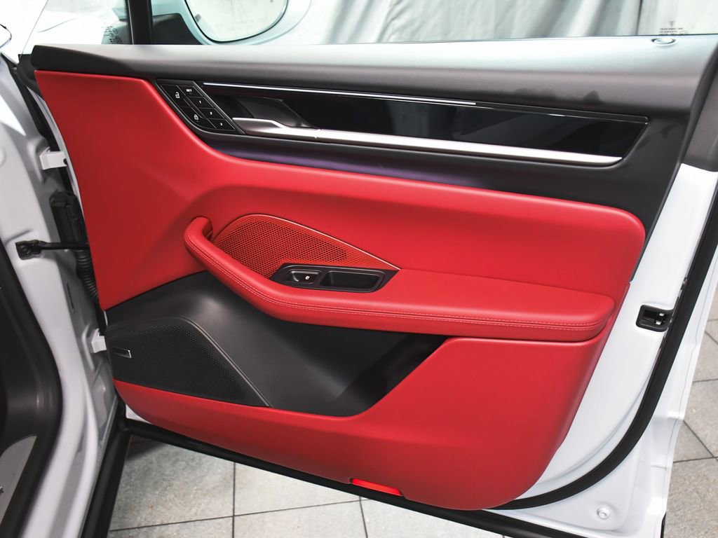 Used 2025 Porsche Macan 4 Electric AWD/4WD image 16