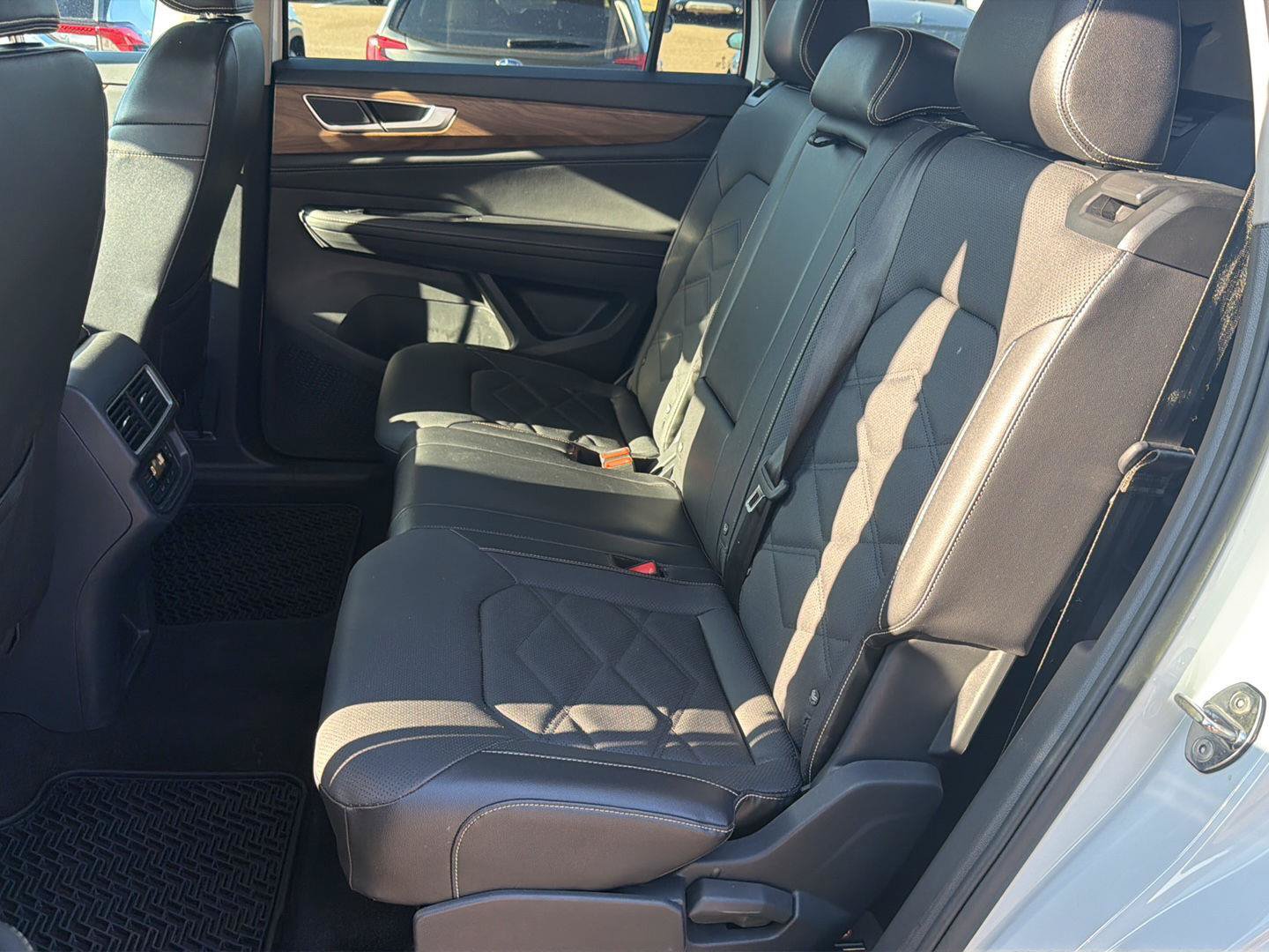 Used 2024 Volkswagen Atlas SE FWD image 12