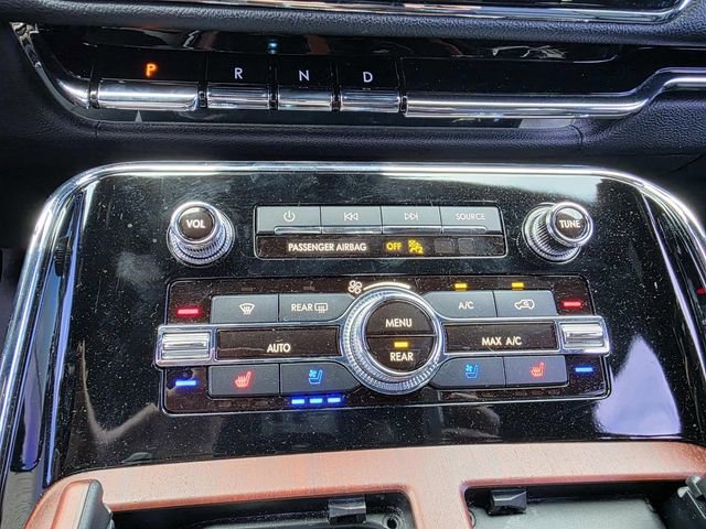 Used 2021 Lincoln Navigator 2WD image 10