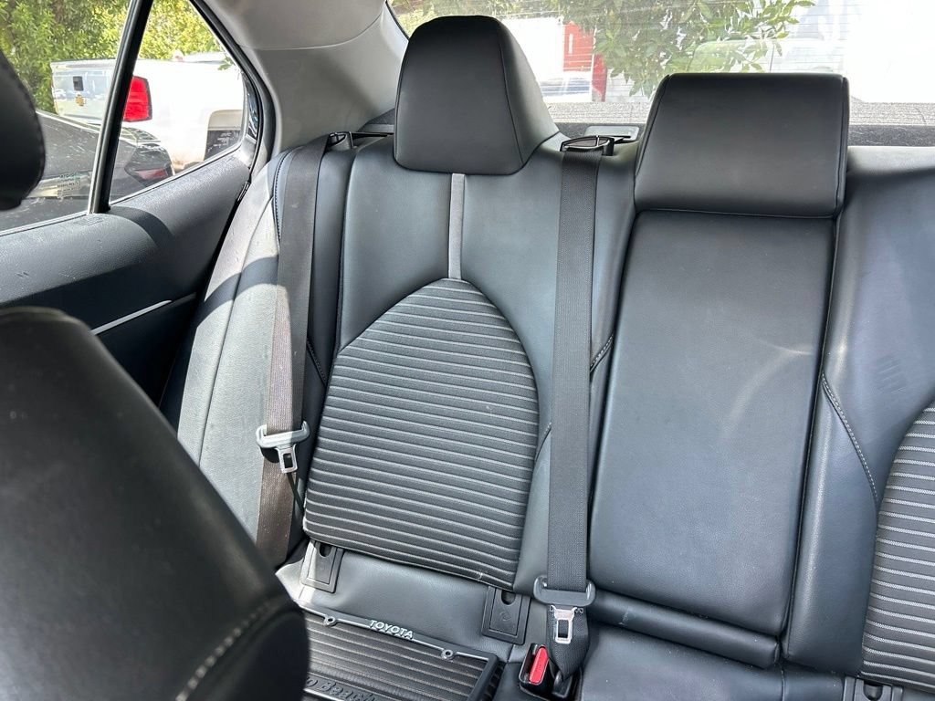 Used 2022 Toyota Camry SE FWD image 4