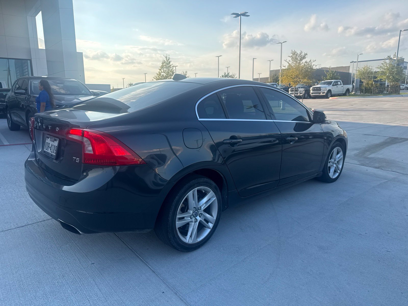 Used 2014 Volvo S60 T5 FWD image 2
