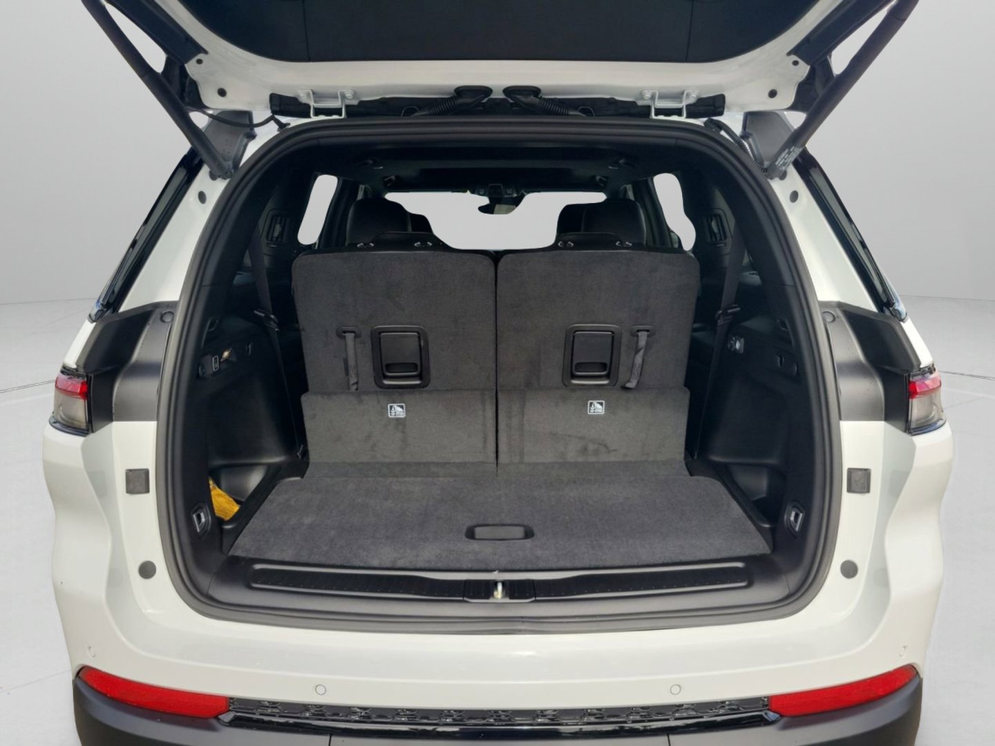 New 2025 Jeep Grand Cherokee L Altitude image 7