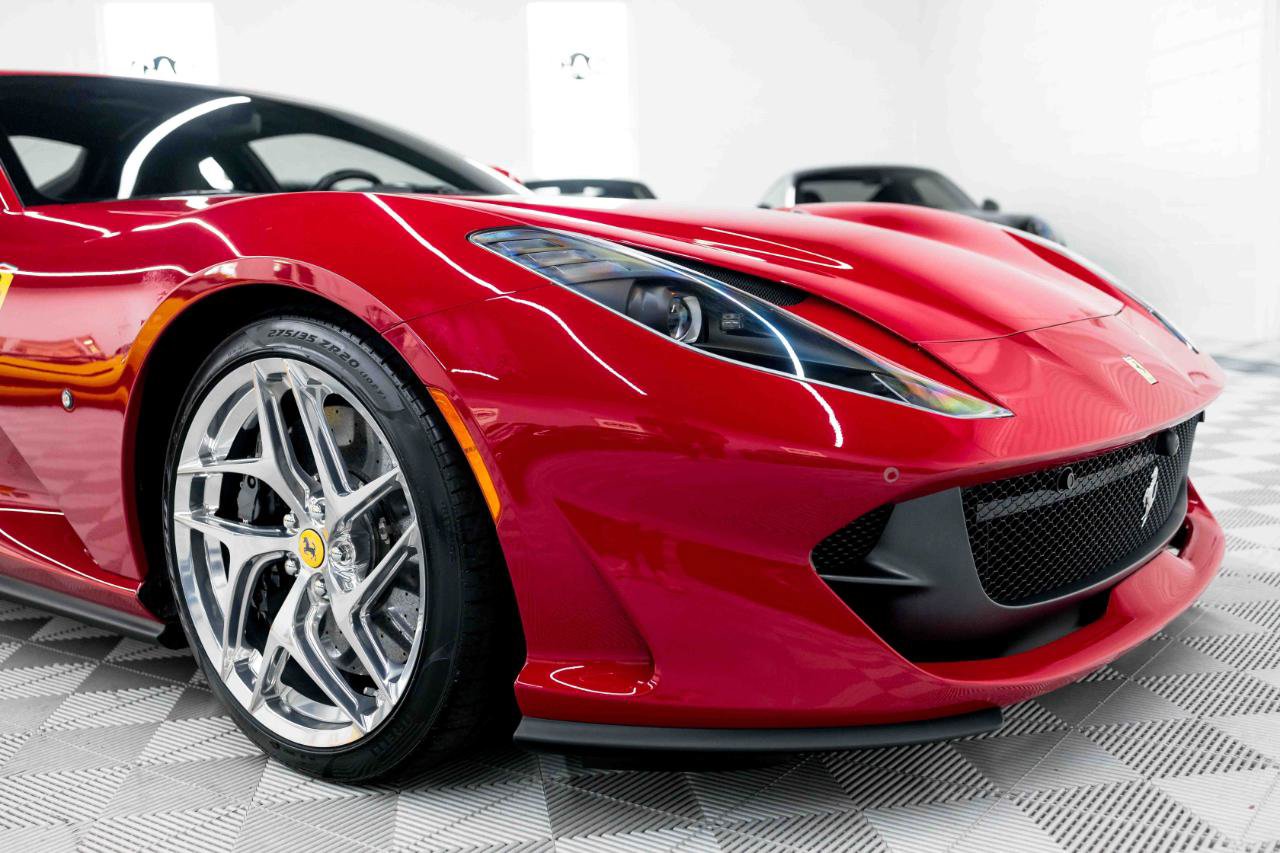 Used 2018 Ferrari 812 Superfast RWD image 15