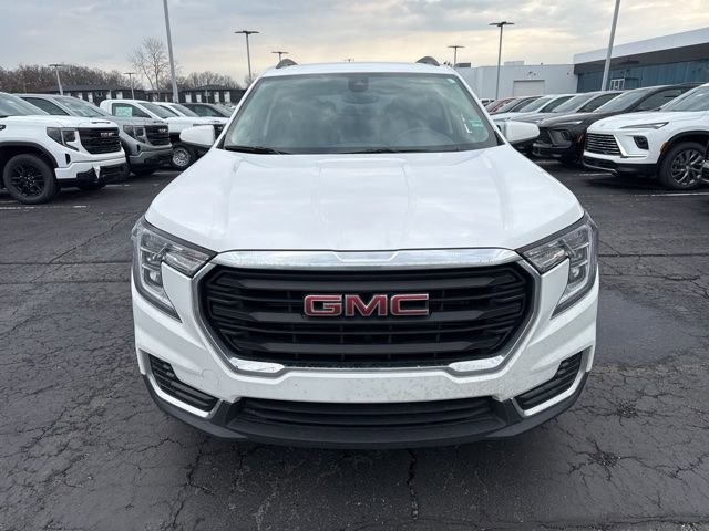 Used 2024 GMC Terrain SLE w/ Driver Convenience Package image 3