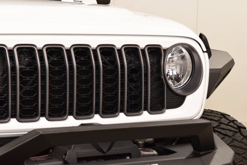 Used 2024 Jeep Gladiator Sport AWD/4WD image 9