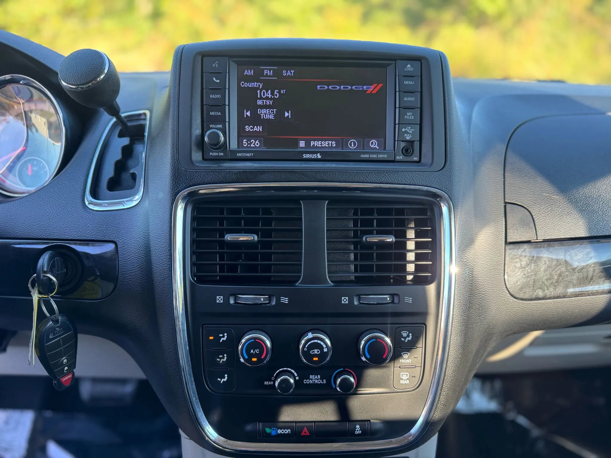Used 2018 Dodge Grand Caravan SE w/ UConnect Hands-Free Group image 19