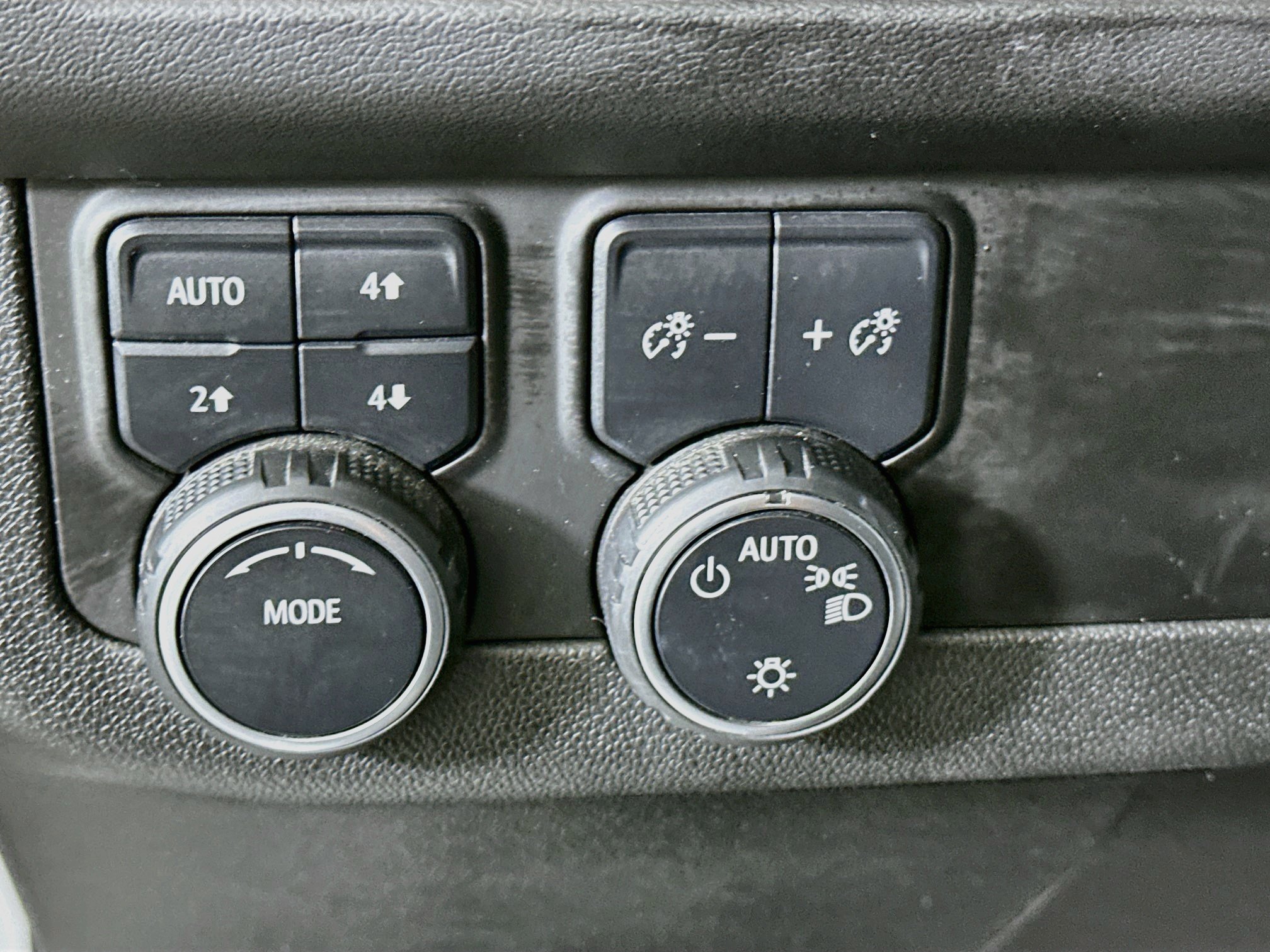 Used 2023 Chevrolet Suburban Premier AWD/4WD image 16