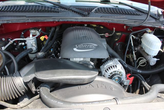 Used 2004 Chevrolet Silverado 2500 LT AWD/4WD image 25