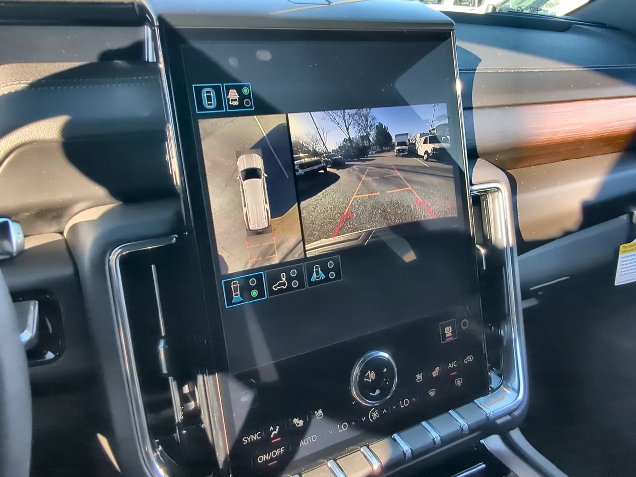 Used 2026 GMC Yukon XL Denali w/ Sun & Power Step Package AWD/4WD image 15